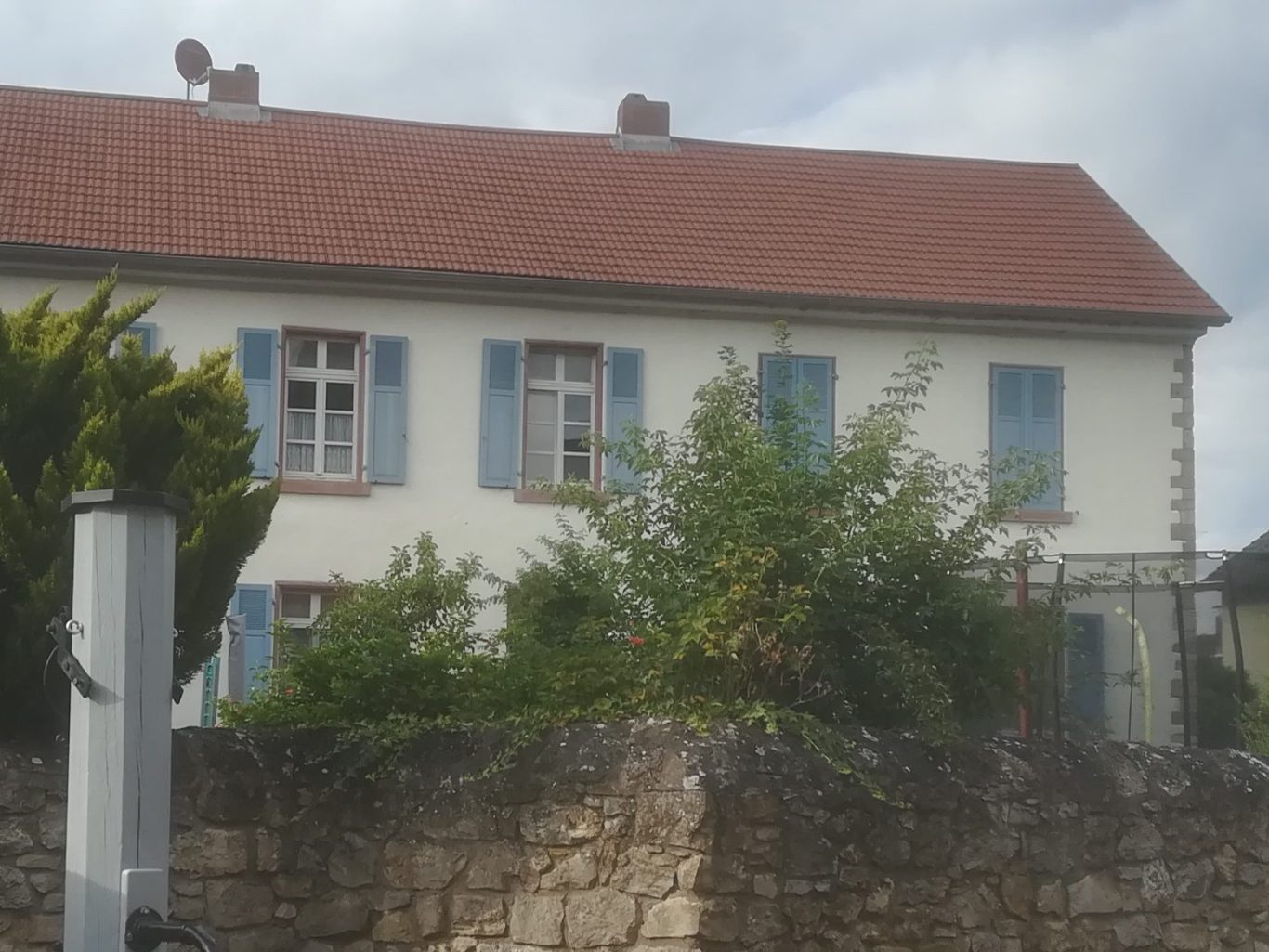 Trebur- Geschichte und Geschichten Geschichte und Geschichten aus Trebur, auf 264 Seiten anschaulich dokumentiert mit Bildern, Zeitzeugnissen und Artikeln verschied. Autoren